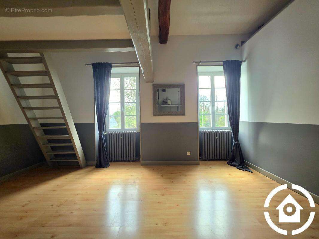 Maison à GENSAC-LA-PALLUE