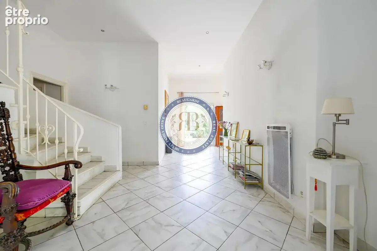Aux portes de Valbonne – Villa néo-provençale de 192 m²– Panorama d'exception – Terrain de 4 928 m². - photo 6