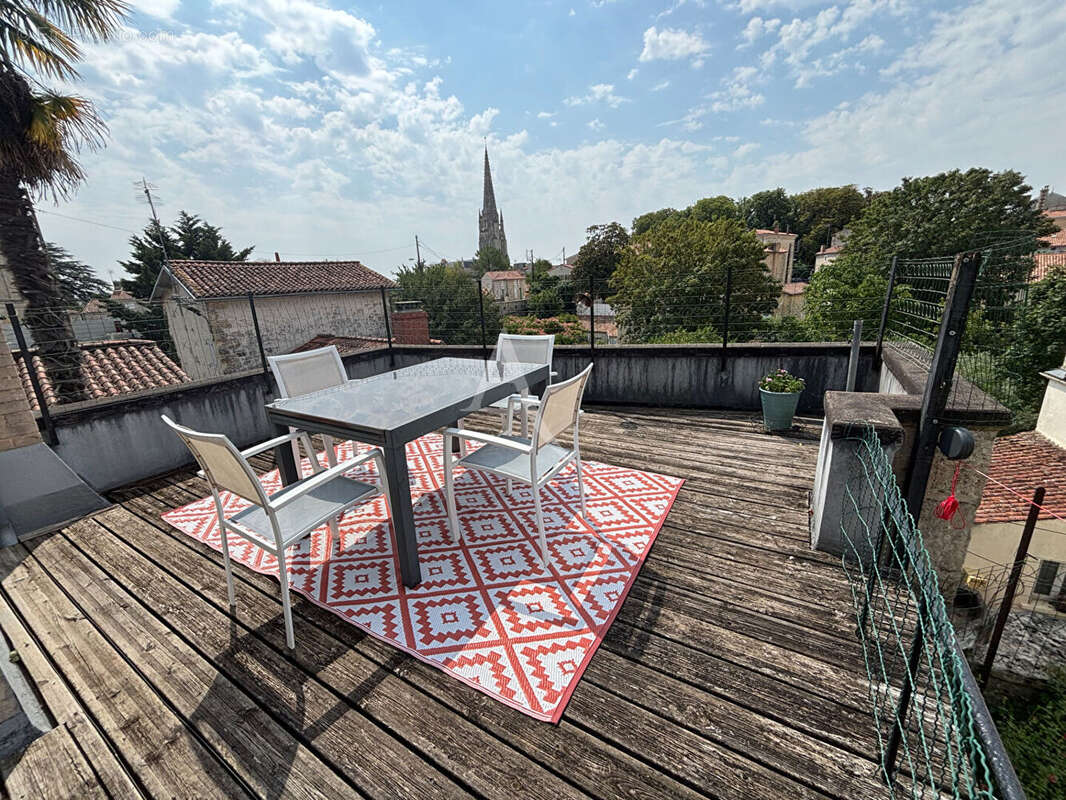 Ensemble immobilier à Fontenay Le Comte - photo 9