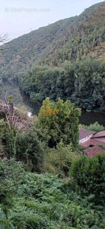 Maison à LIVINHAC-LE-HAUT