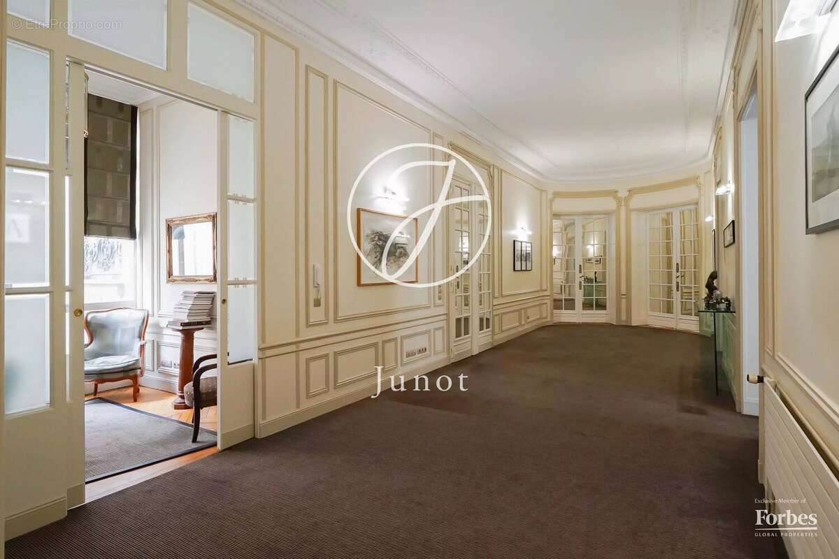 Paris 16e - IENA /  PLACE DES ETATS-UNIS -  Appartement mixte à vendre - 18 pièces - 452,64m² Carrez. - photo 17