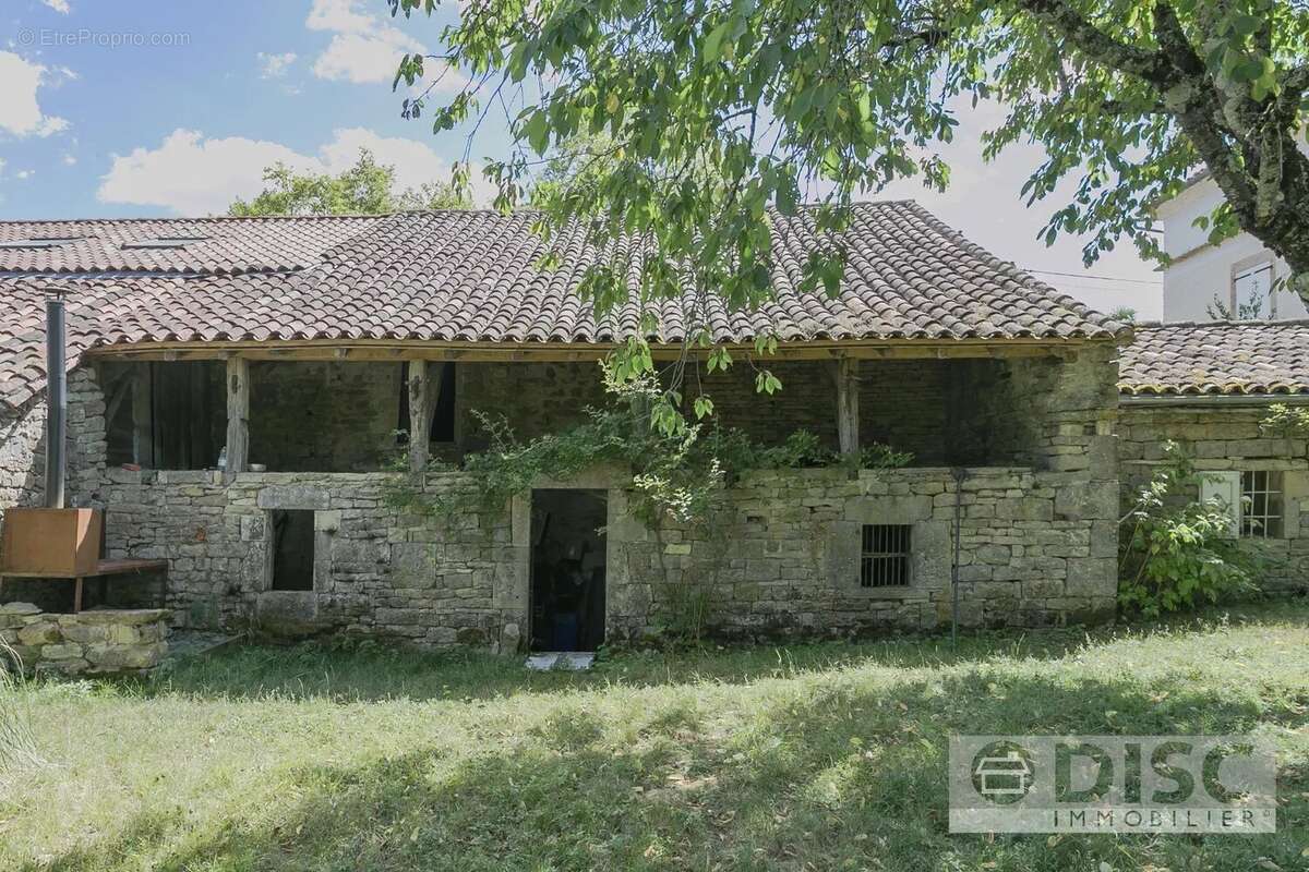 Charmante maison de village avec jardin, grande grange, cour intérieure et chapelle restaurée - photo 23