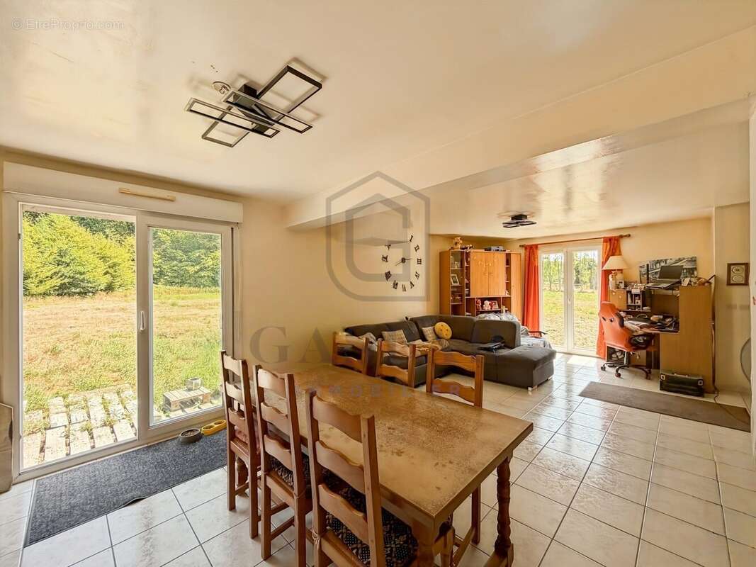 Maison 102 m² à Les Baux-De-Breteuil  - photo 6