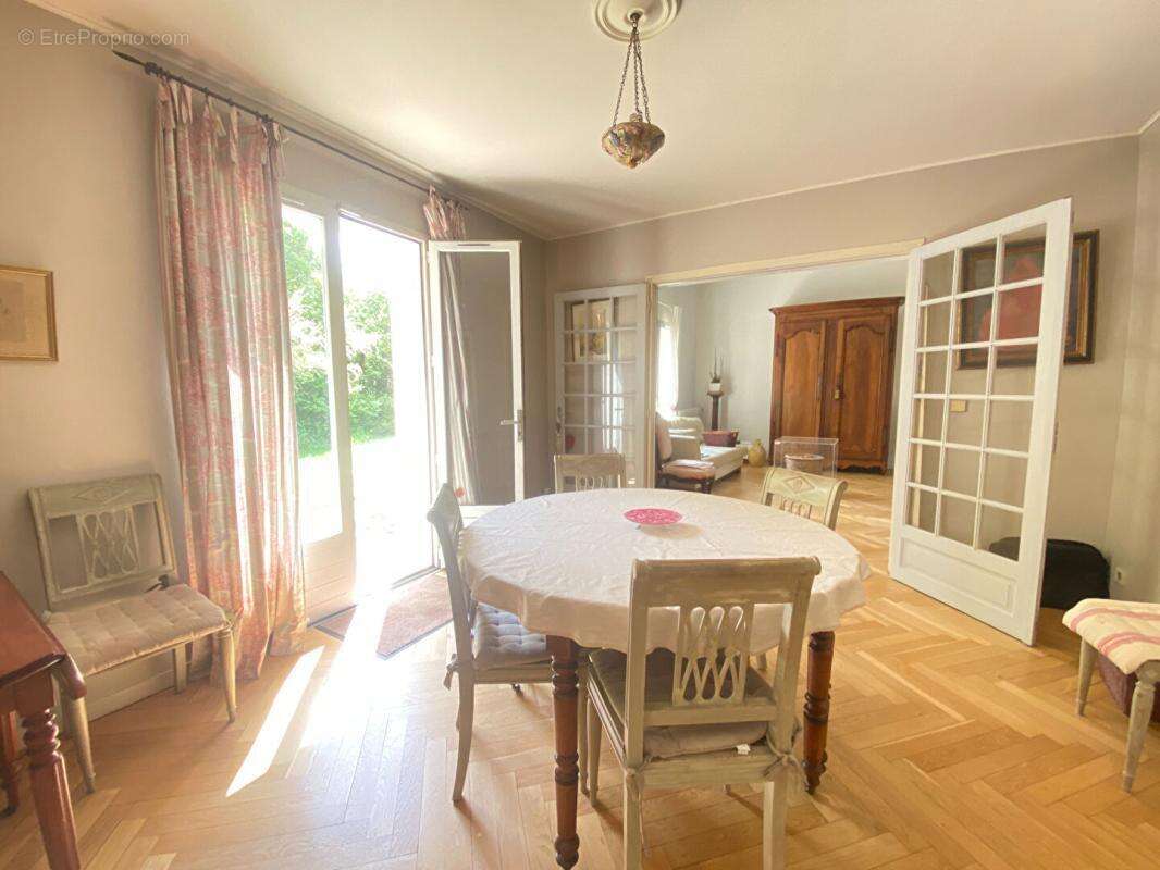 Belle maison de 4 ch sur magnifique jardin dans un quartier résidentiel d'Eysines, intra rocade 210 m2 - photo 8
