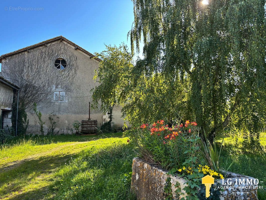 Maison à VILLARS-EN-PONS