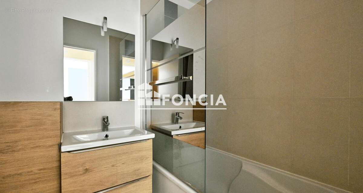 Appartement à FONTENAY-LE-FLEURY