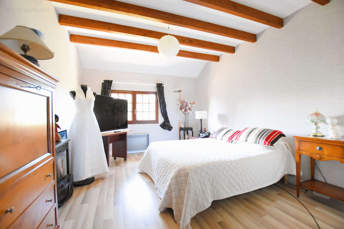 Maison à LES ESSARTS-LE-ROI