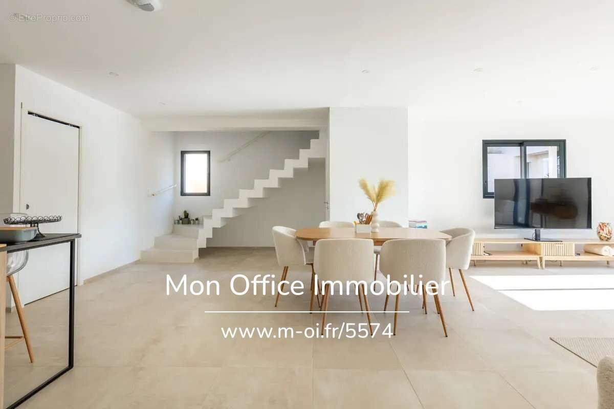 Maison à SIMIANE-COLLONGUE