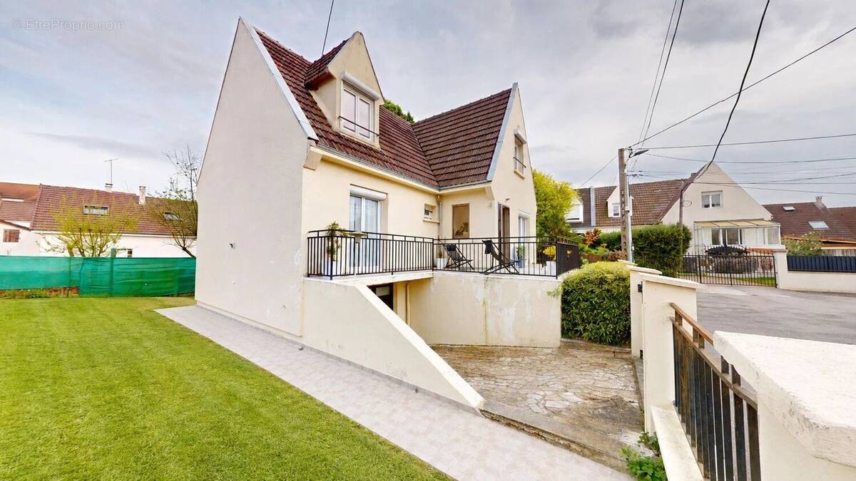 Maison à PONTAULT-COMBAULT