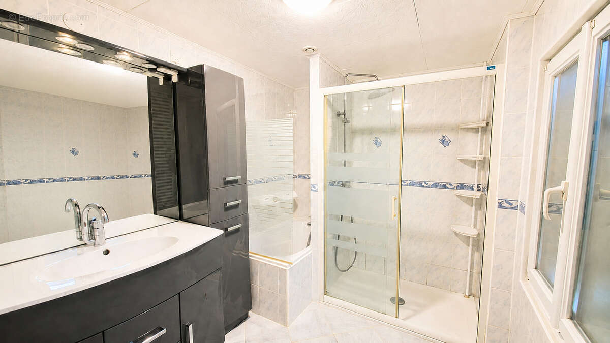 Maison 3 chambres au calme avec garage, dépendances et jardin clos - photo 4