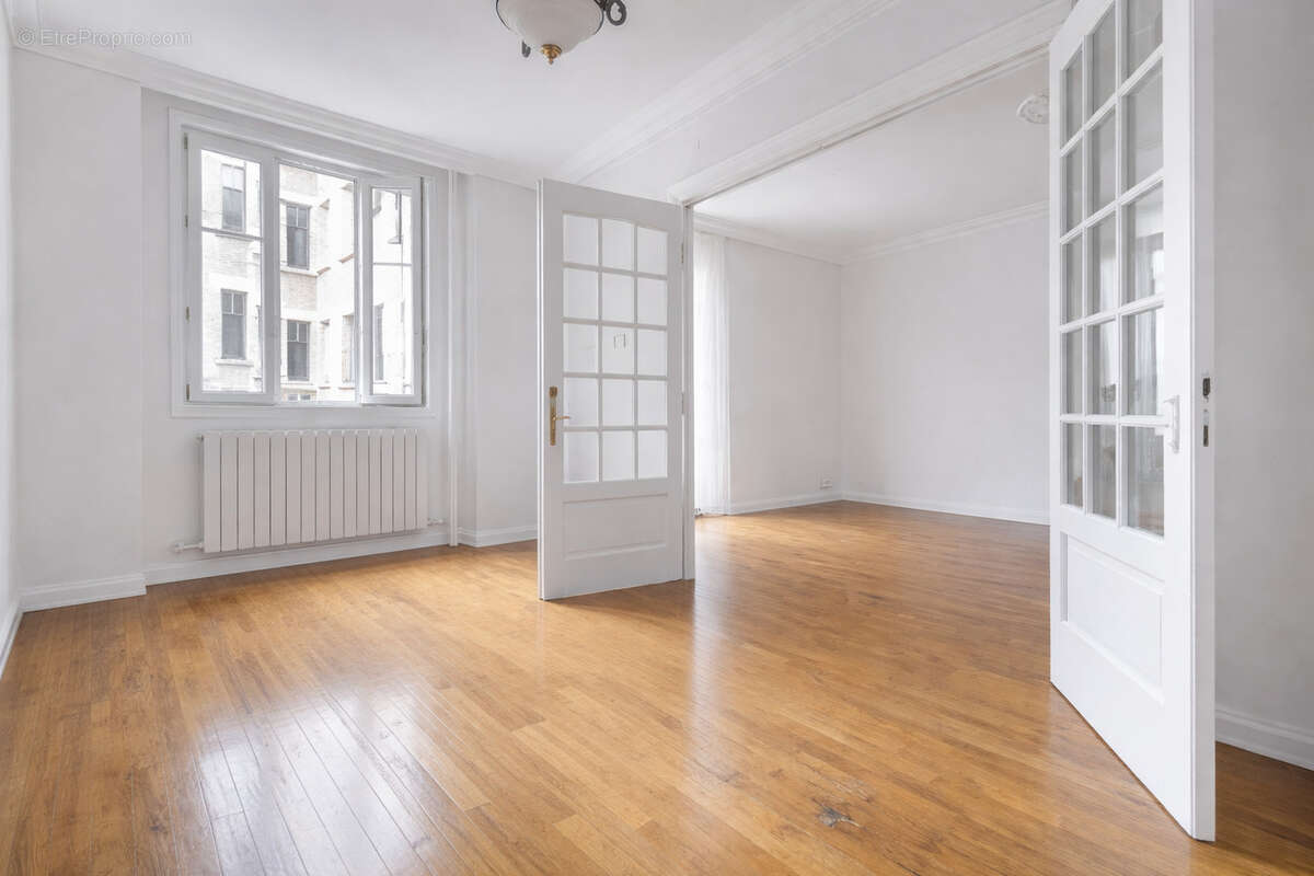 Appartement à PARIS-16E