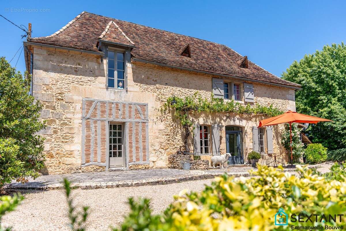 Maison à QUEYSSAC