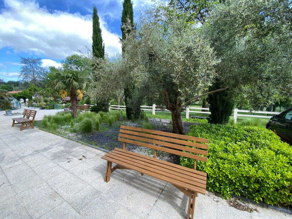 Commerce à CAZAUBON