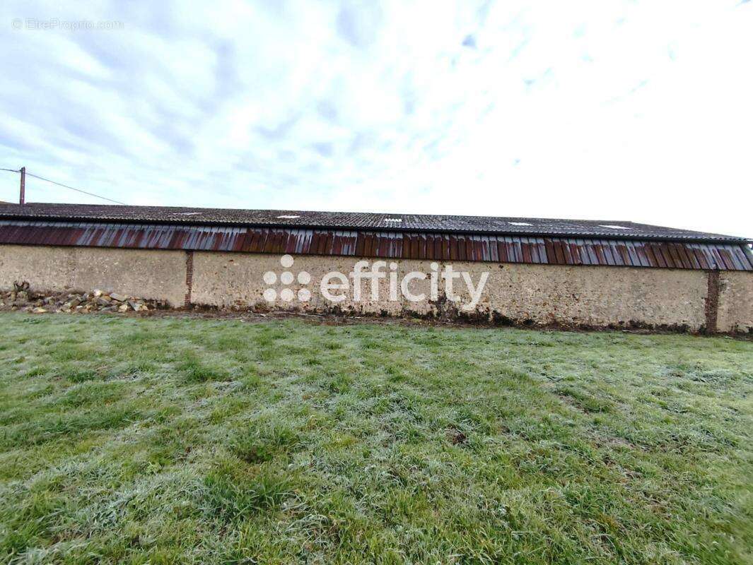 Commerce à TREMBLAY-LES-VILLAGES