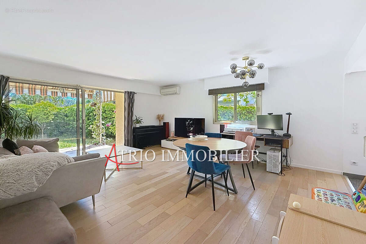 Appartement à SAINT-LAURENT-DU-VAR