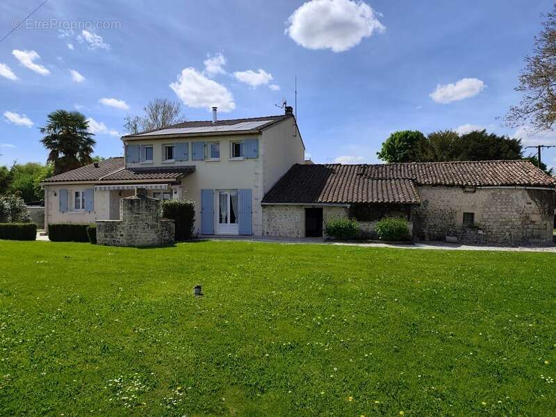 Maison à LA COURONNE