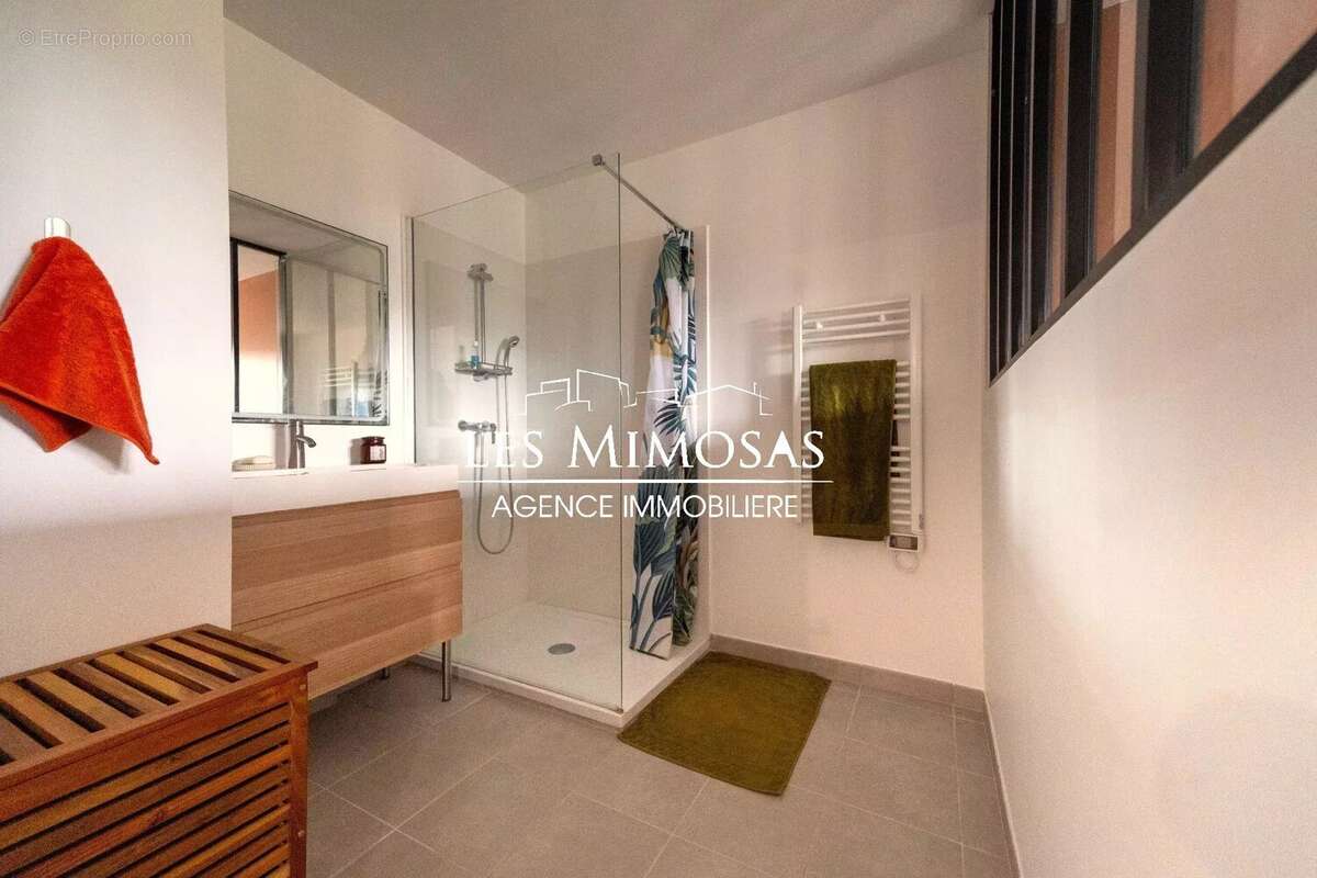 Appartement à LE MUY