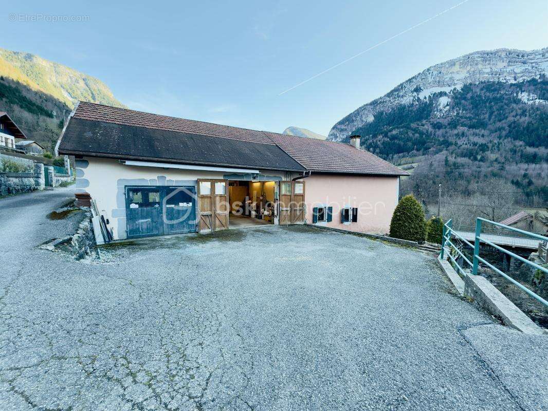 Maison à THORENS-GLIERES