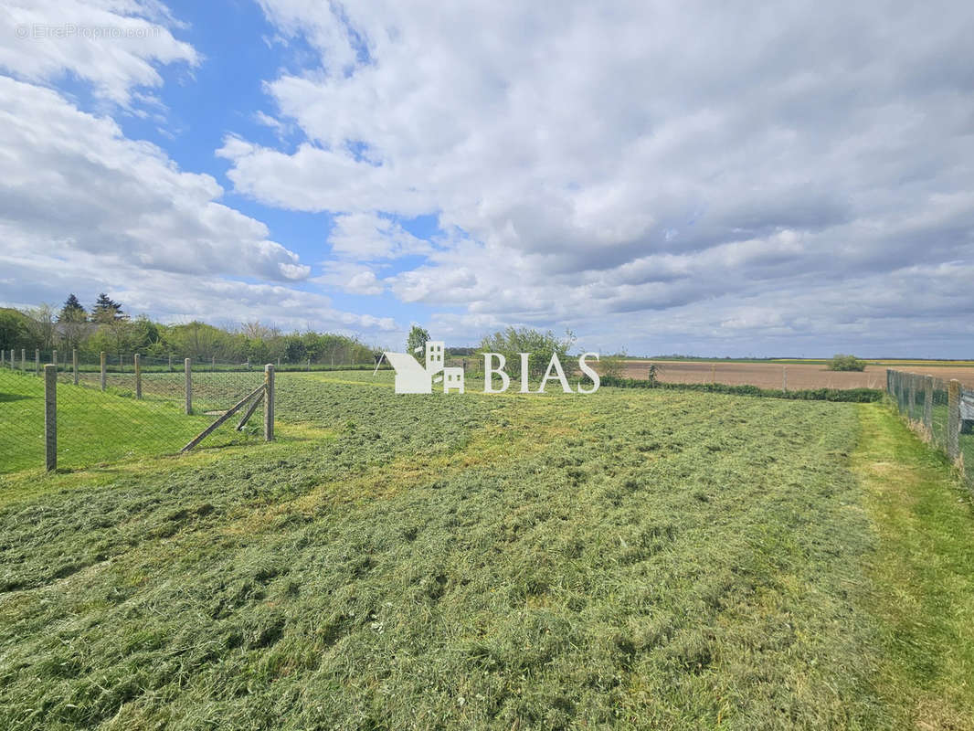 Terrain à LE TREMBLAY-OMONVILLE