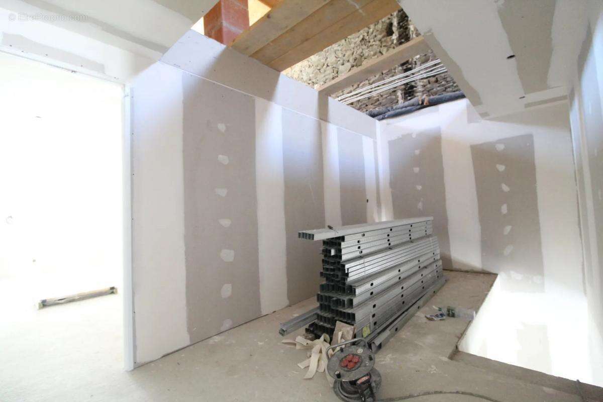 Maison à SAINT-SERNIN-SUR-RANCE