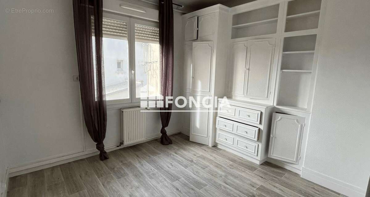 A vendre - Maison 8 pièces - proche commerces et transports - photo 5