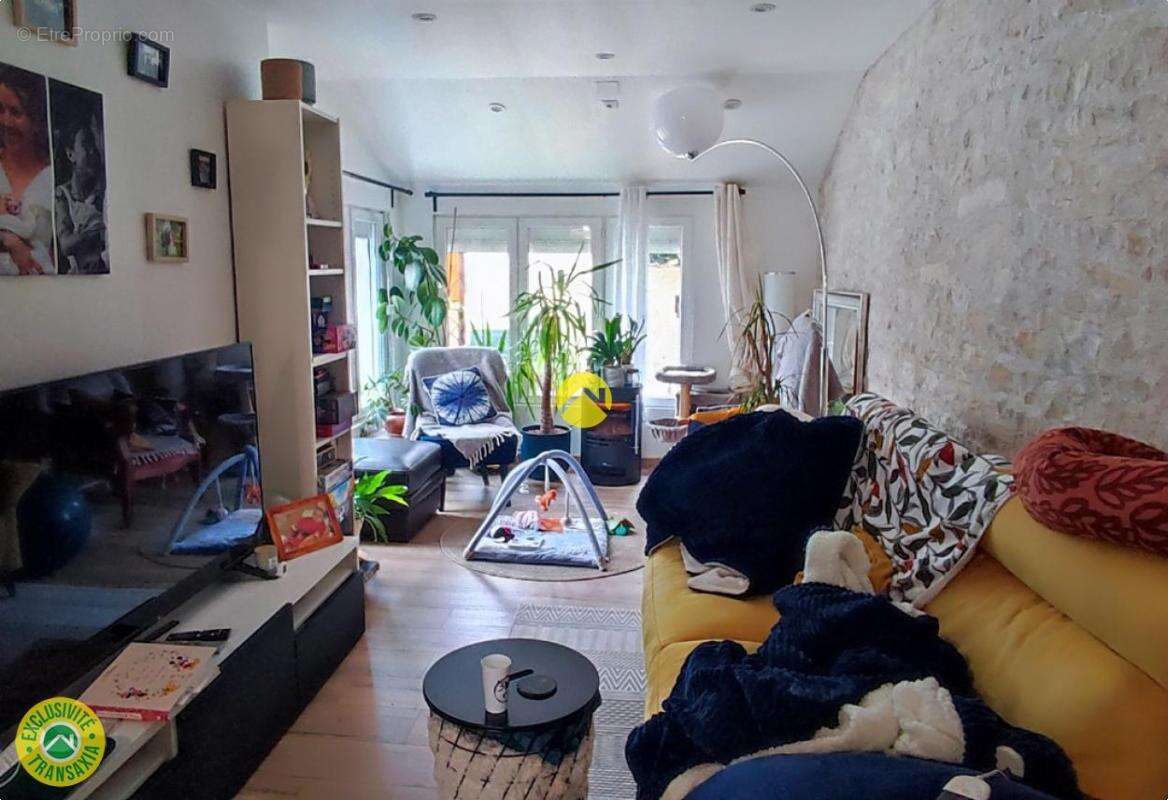 Maison à DUN-SUR-AURON