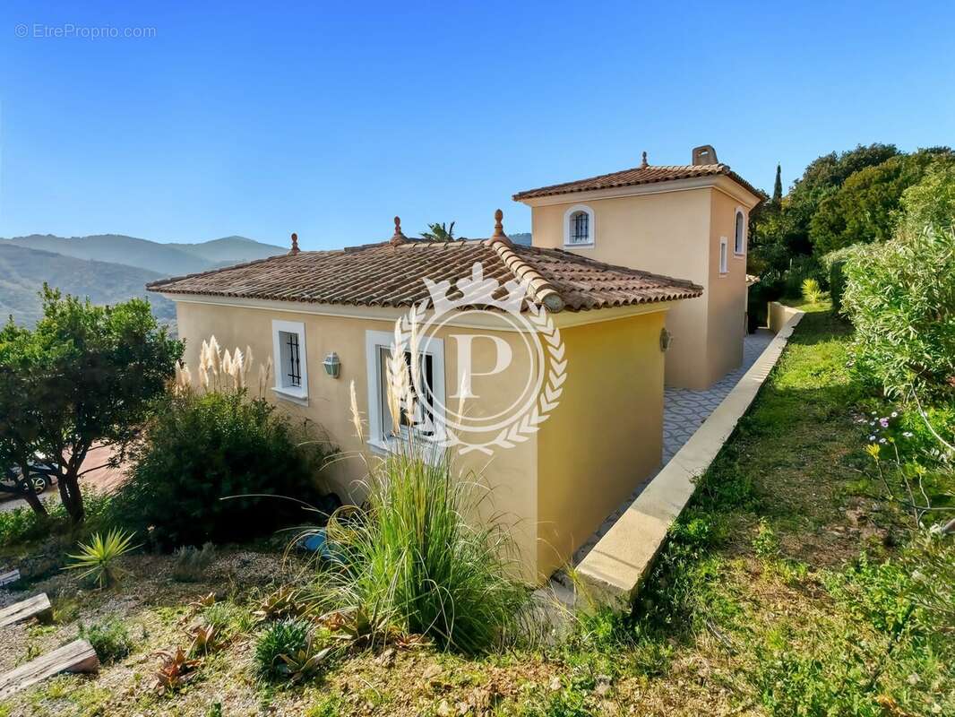 Maison à ROQUEBRUNE-SUR-ARGENS