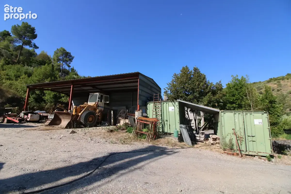 TERRAIN DE 4741 m2 avec hangar, bacs à sable et deux contenaires. - photo 7