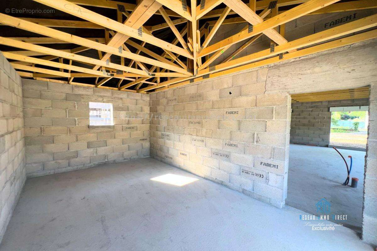 Maison à SAINT-SIMEON-DE-BRESSIEUX