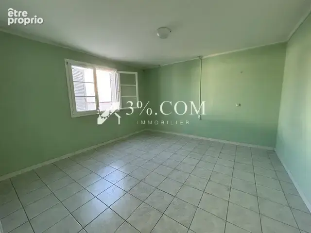 Maison de 117m2 avec deux garages et dépendances sur 960m2 d - photo 12