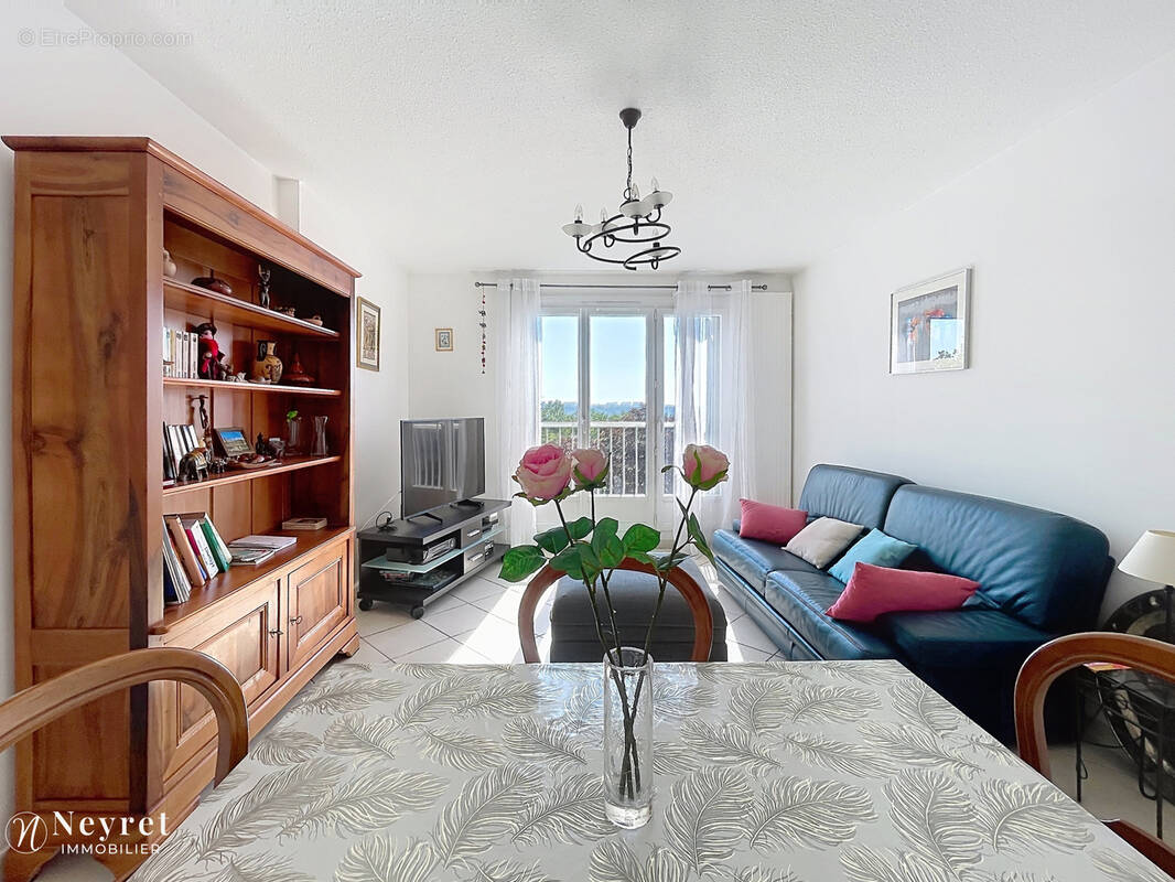 Appartement à SAINT-GENIS-LAVAL