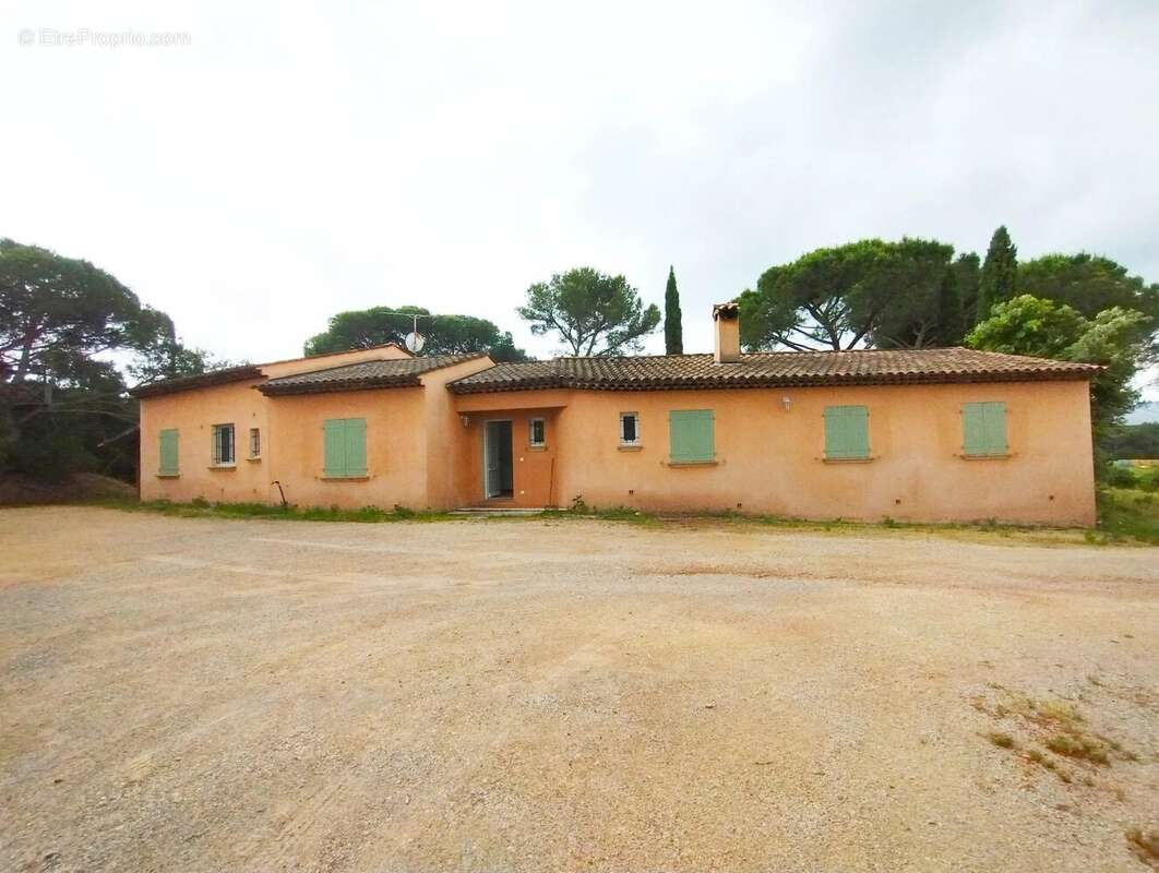 Maison à ROQUEBRUNE-SUR-ARGENS