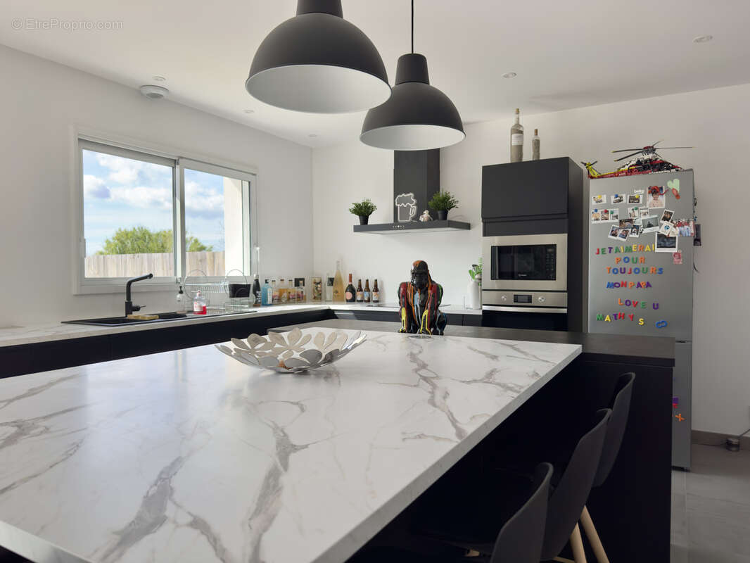 Maison à CHAMPAGNE-LES-MARAIS