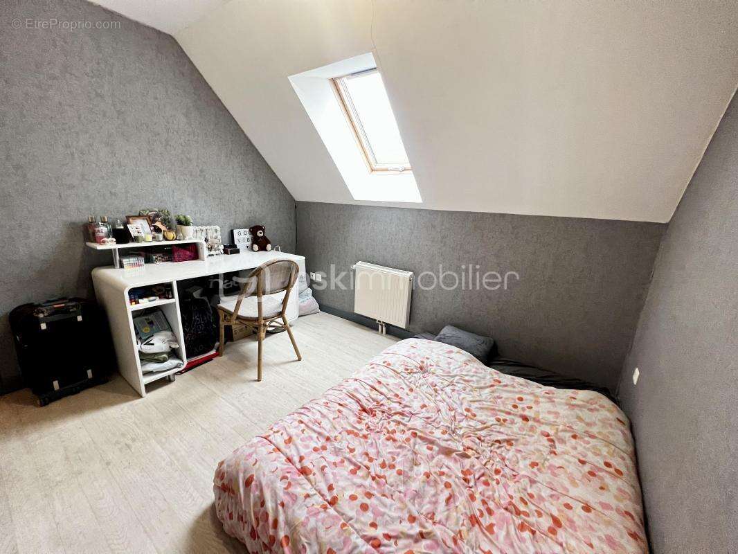 Maison familiale sur Coulommiers même : De très beau volumes Un bien rare sur ce prix là avec Beaucoup de potentiel !! - photo 16
