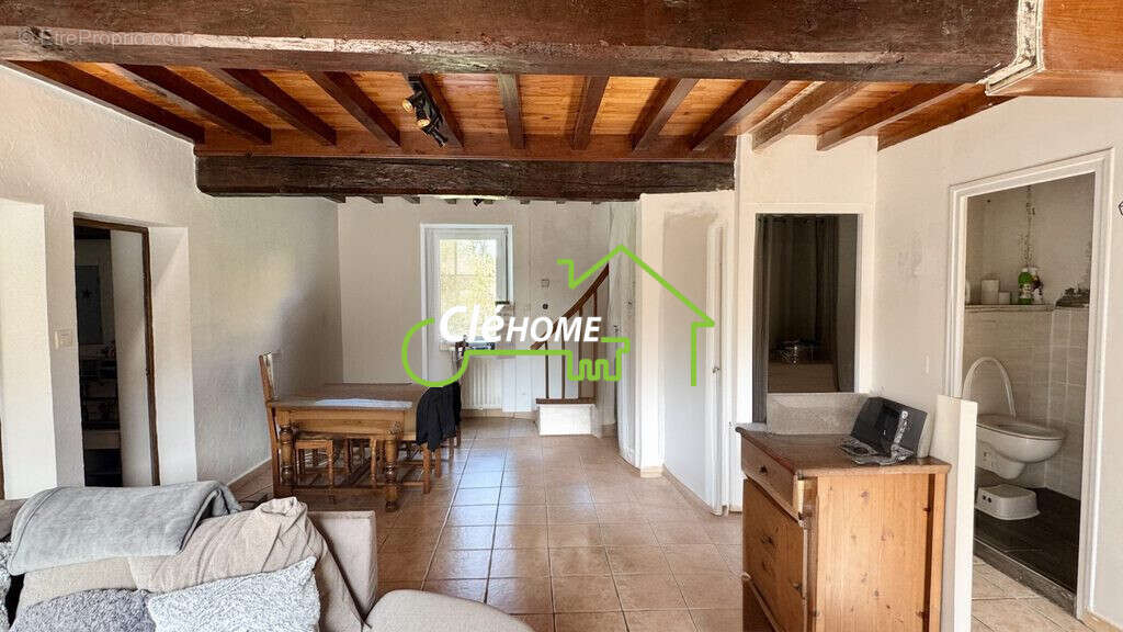 Maison à SAINT-CLEMENT-LES-PLACES