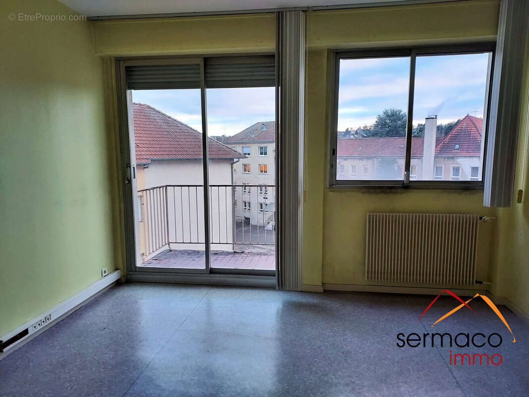 pièce avec balcon sur l&#039; arrière - Appartement à SARREGUEMINES