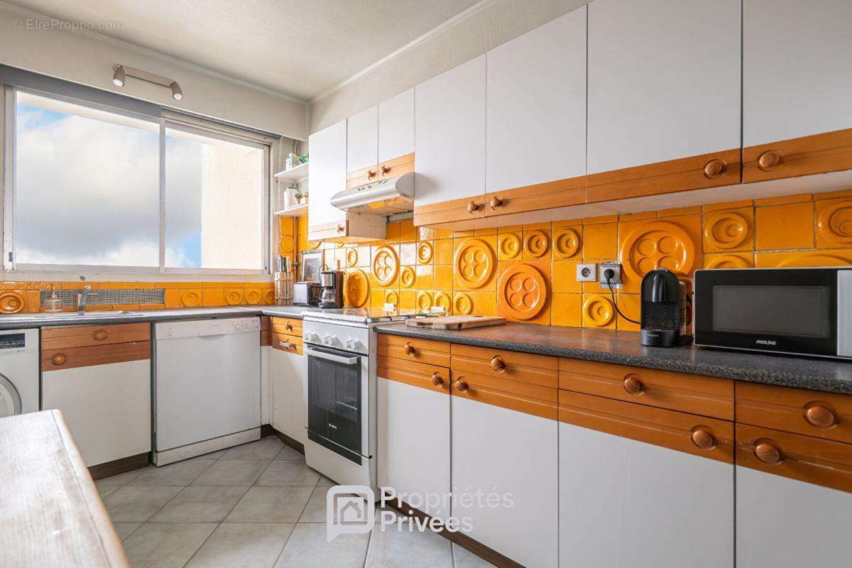 Appartement à COURBEVOIE