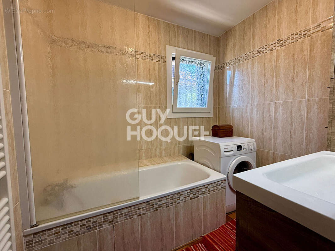 Maison 258 m² sur terrain 13,7 ares - photo 8