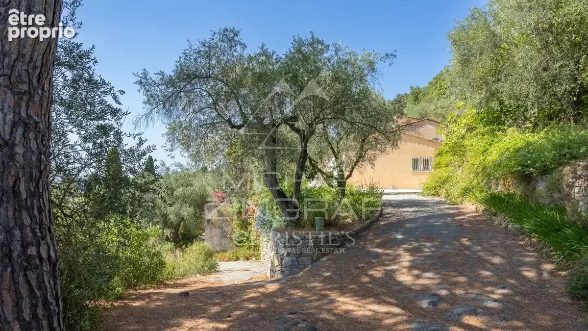 Une villa idéalement située proche du Village avec vue mer panoramique - photo 16