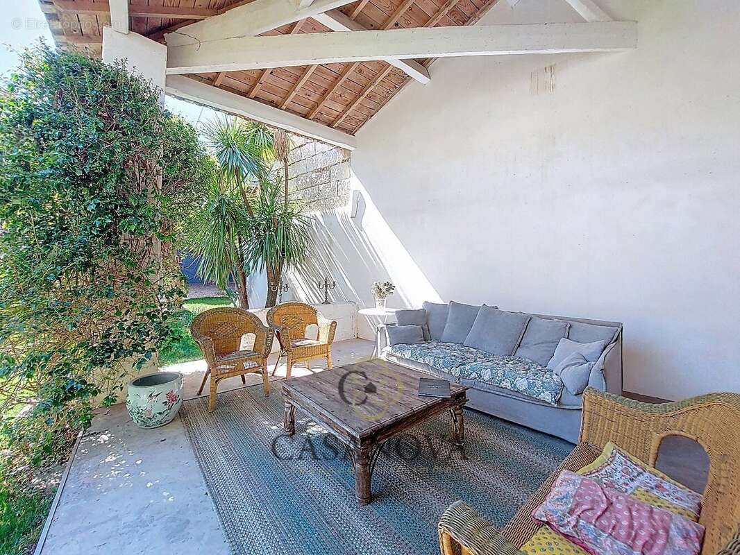 Magnifique propiété de 1850 rénovée   308 m² habitables avec dépendance  Piscine  Proximité Mauguio et Montpellier - photo 8