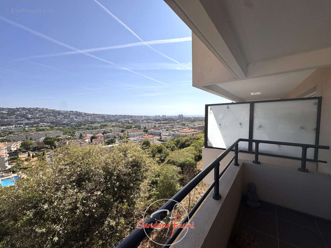 Appartement à SAINT-LAURENT-DU-VAR