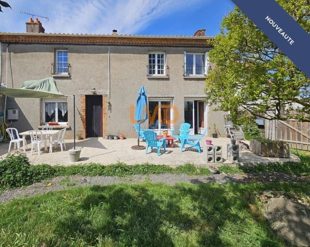 Maison à MOUZILLON