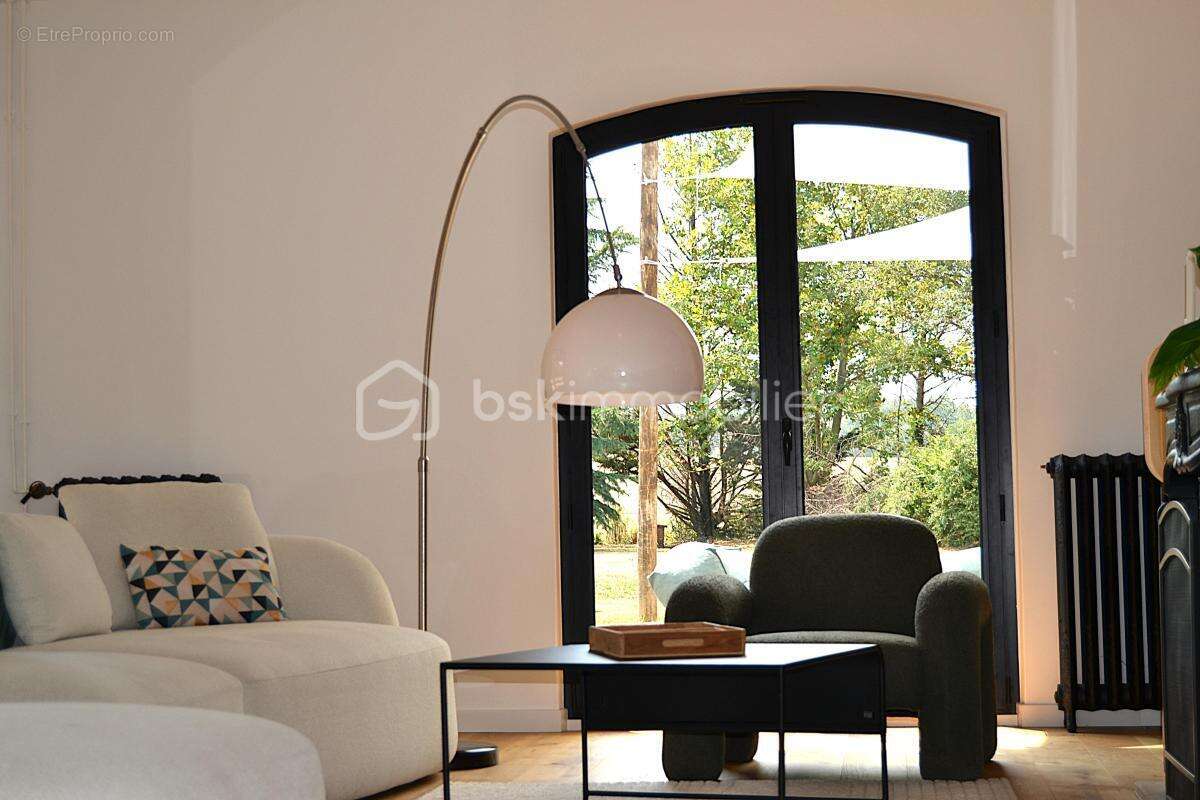Propriete avec parc, dependance et piscine - photo 8