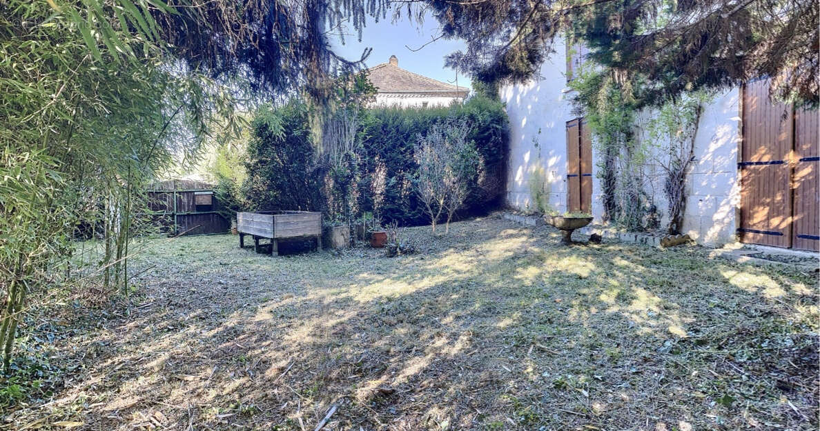 Maison à MANZAC-SUR-VERN