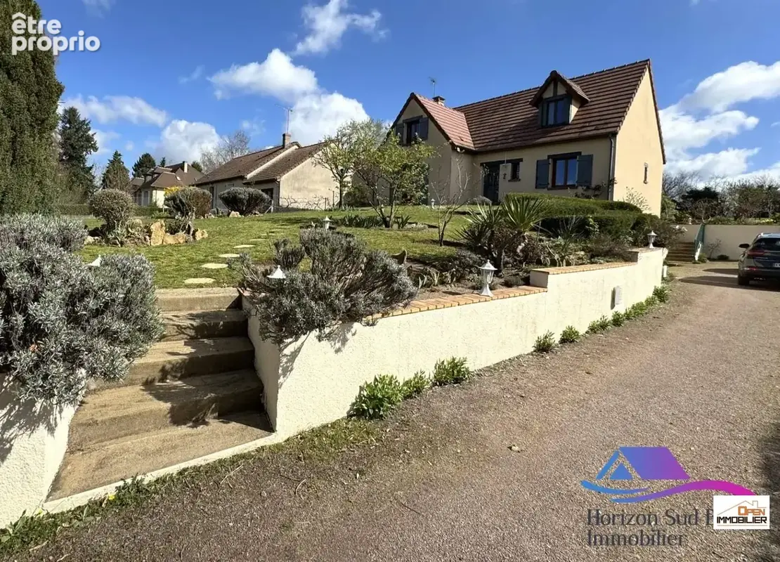 Maison 6 pièces 138 m² à vendre à Chateaumeillant (18370) - photo 1