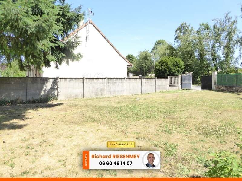 Terrain à OLLAINVILLE