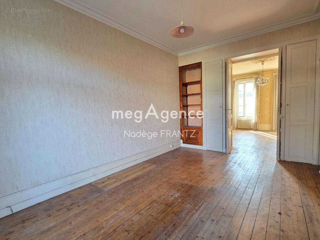 Maison à SAINT-JEAN-D'ANGELY