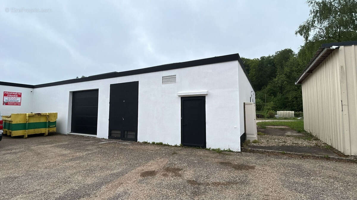Ensemble d' entrepôts et locaux commerciaux 900m² à vendre - photo 5