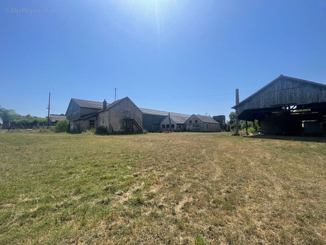 Commerce à LA CHARITE-SUR-LOIRE