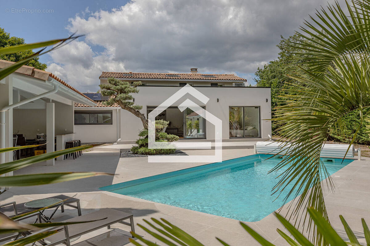 Maison à SAINT-MEDARD-EN-JALLES